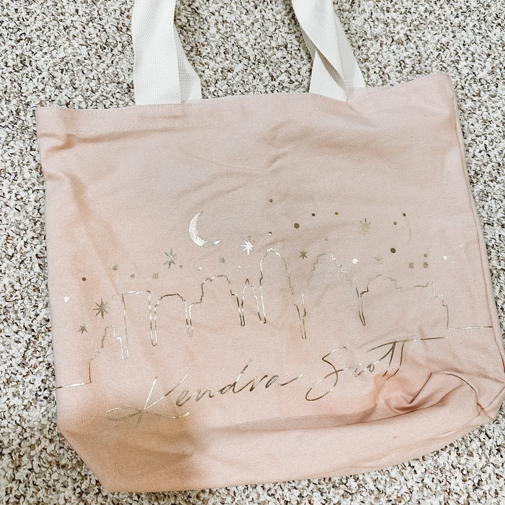 NWT ✨ Kendra Scott Skyline Tote